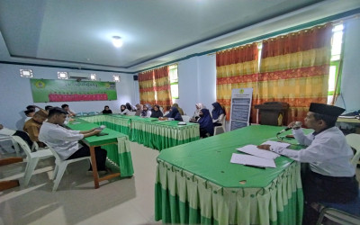 Kepala Madrasah Pimpin Rapat Evaluasi Pertengahan Semester Ganjil 2024   