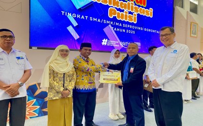 Para Santri Bersama Kepala Madrasah Hadiri Penyerahan Hadiah Pemenang Festival Musikalisasi Puisi di Kantor Bahasa Provinsi Gorontalo